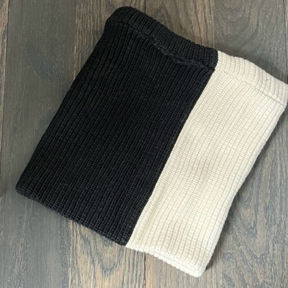 DONNI. NWOT Black & White Duo Neck Cuff Scarf - Picture 2 of 5